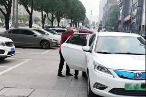 從自主創(chuàng)業(yè)到萬(wàn)順叫車(chē)司機(jī)共創(chuàng)人，換個(gè)舞臺(tái)堅(jiān)持優(yōu)秀